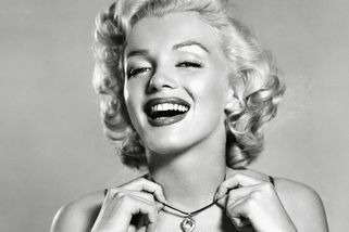 Marilyn Monroe vyrůstala v sirotčinci, měla IQ 168 a zřejmě vydírala Kennedyovy. Co o ní možná nevíte? - Proženy.cz